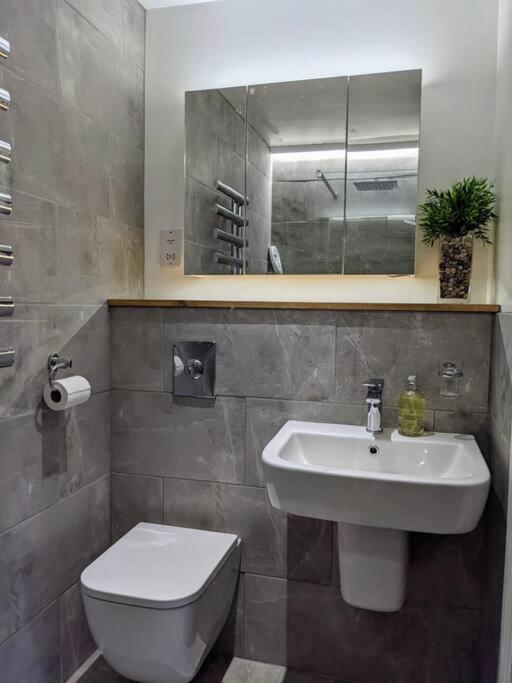 Detached 4 Bedroom Luxury Home 哈利法克斯 外观 照片