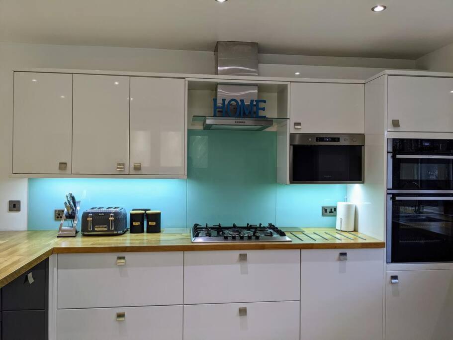 Detached 4 Bedroom Luxury Home 哈利法克斯 外观 照片